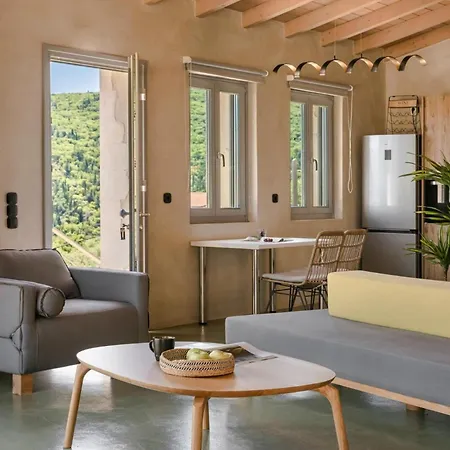 Eugenia Sunrise Willa