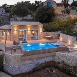 Eugenia Sunrise Villa *